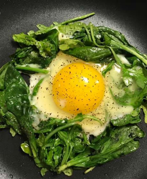 Sunny-Side-Up Egg with Baby Spinach and Arugula