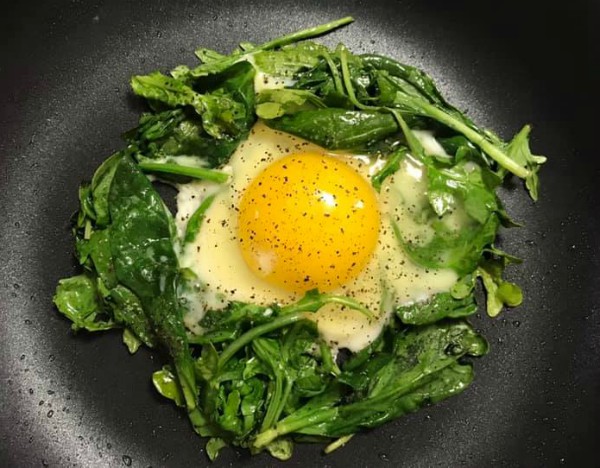 Sunny-Side-Up Egg with Baby Spinach and Arugula