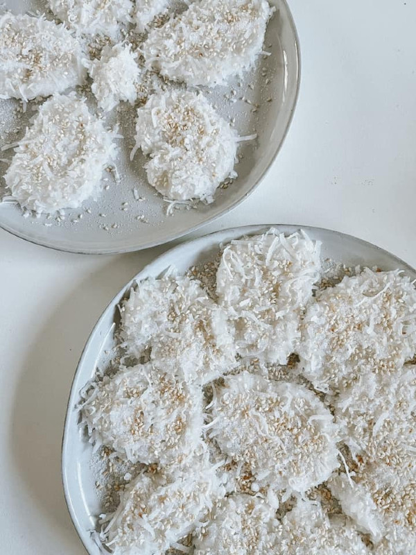 Palitaw (Sweet Flat Rice Cake)