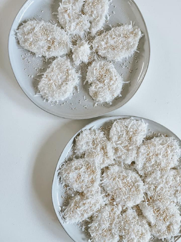 Palitaw (Sweet Flat Rice Cake)